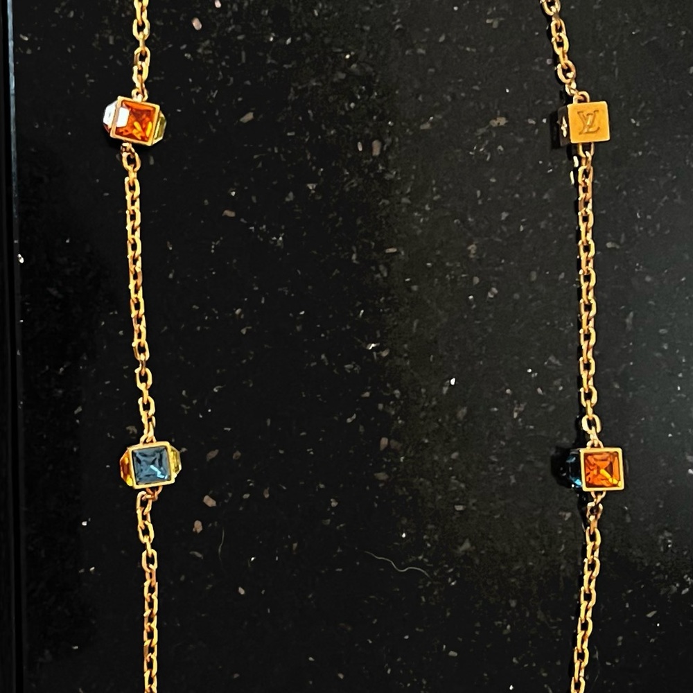 Louis Vuitton Collier Gamble Monogram Full Rhinestone long necklace.
